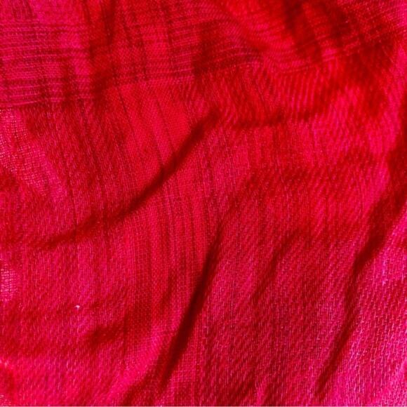 Red cotton wrap check/basket weave pattern with fringe - Picture 3 of 3